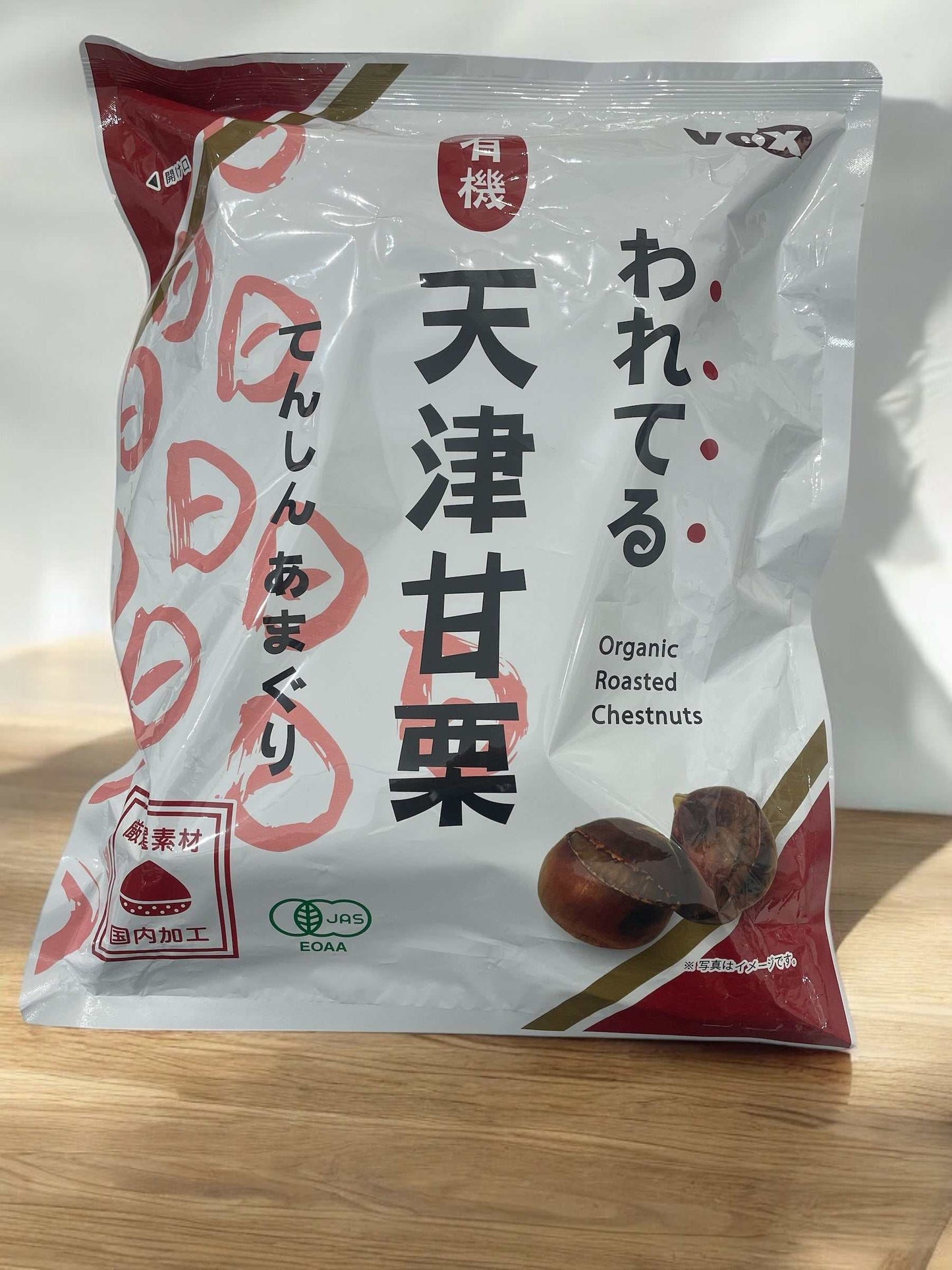 Organic roasted chestnuts packaging with Japanese text and images of chestnuts.