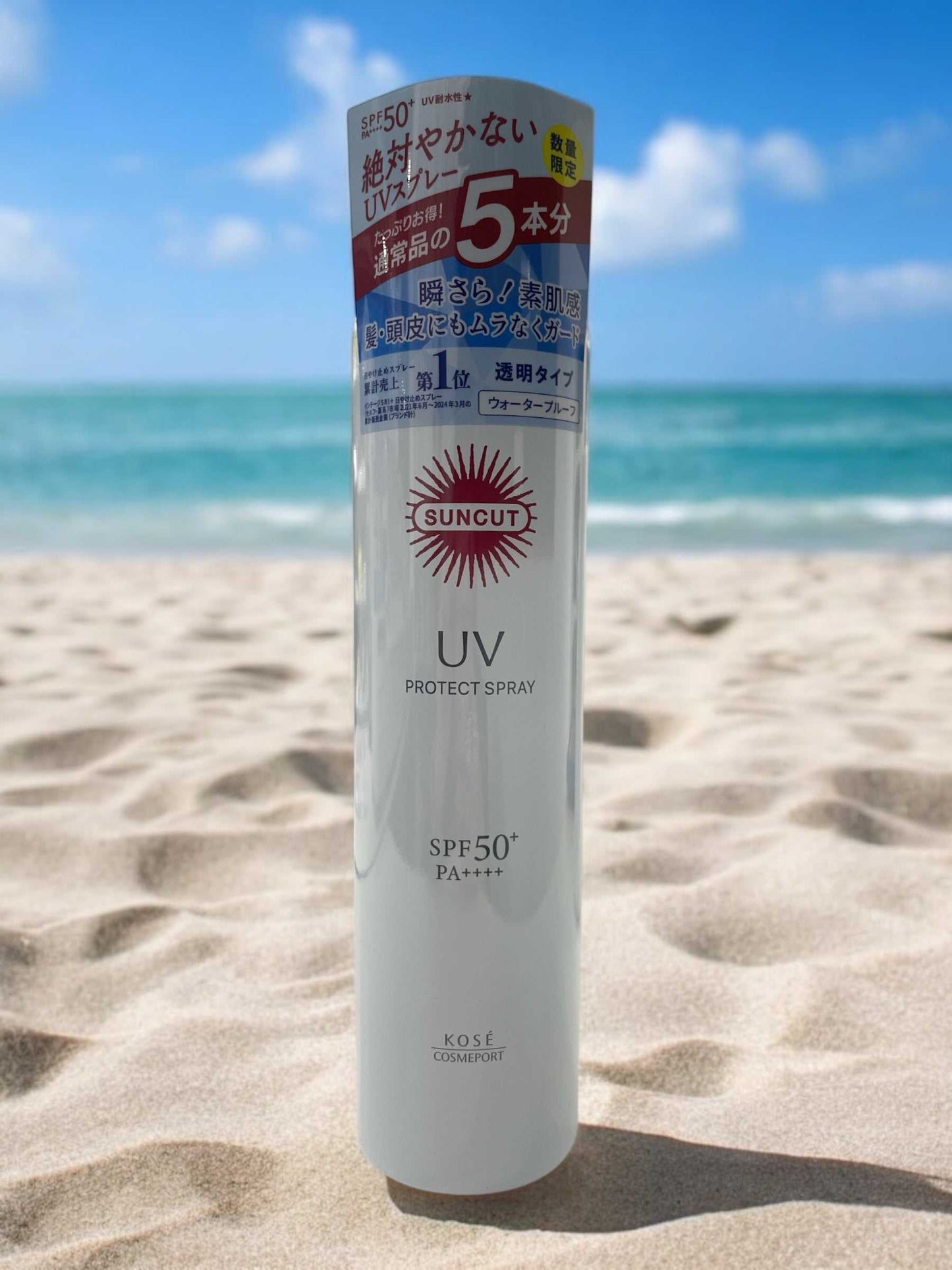 サンカットプロテクトUVスプレー300g、SPF50+、PA++++、砂浜に立つ無香料タイプ。