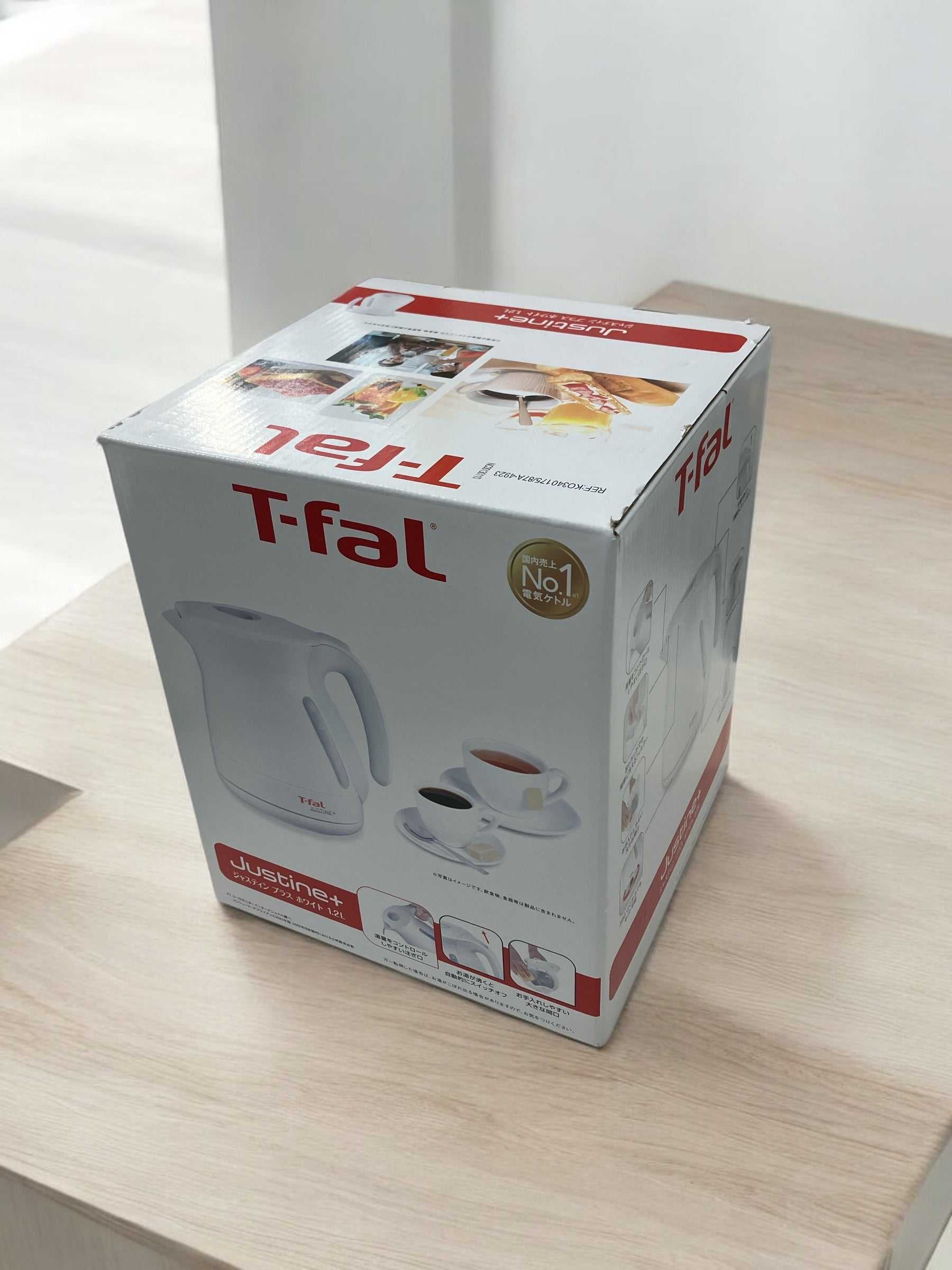 ティファール電気ケトル1.2Lパッケージ、空だき防止機能、自動電源オフ付き。