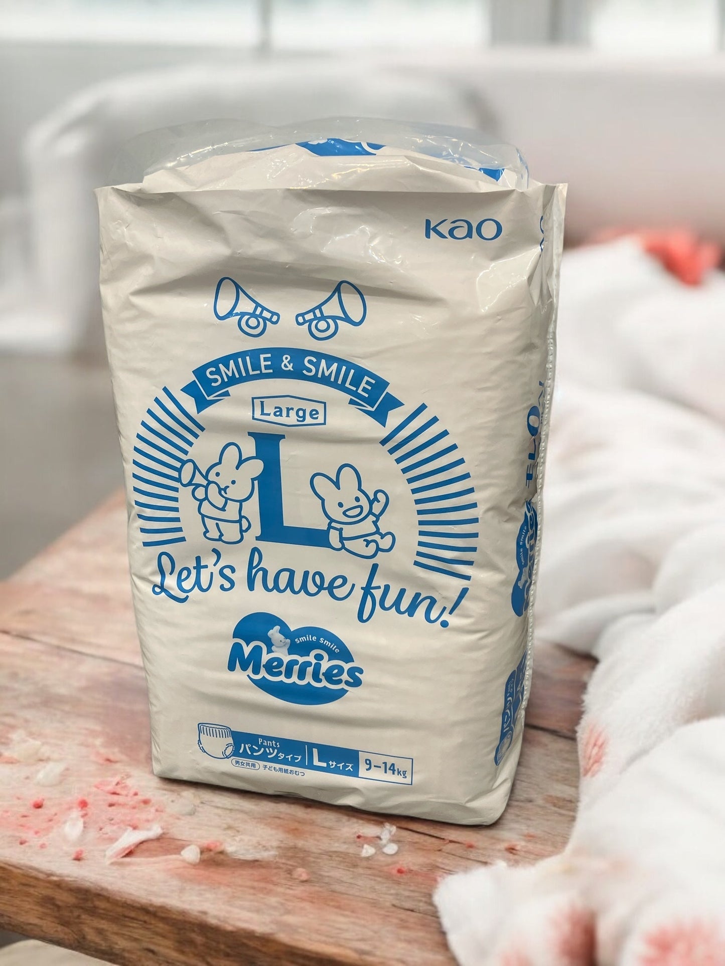 L-size Merries baby diapers, breathable design with soft waist fit, 54-pack.