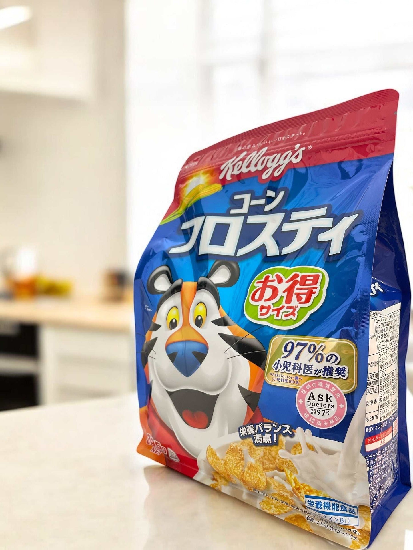 ケロッグのコーンフロスティーお得サイズ395gシリアル朝食用パッケージ