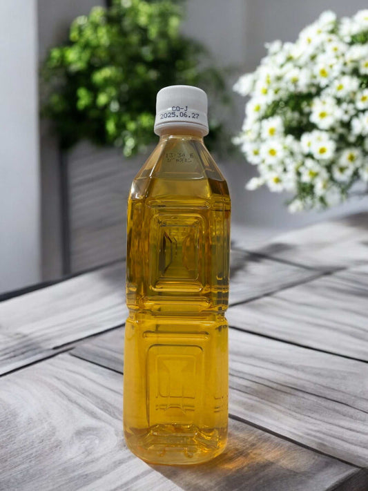 Jasmine tea 500ml label-free PET bottle on a table.