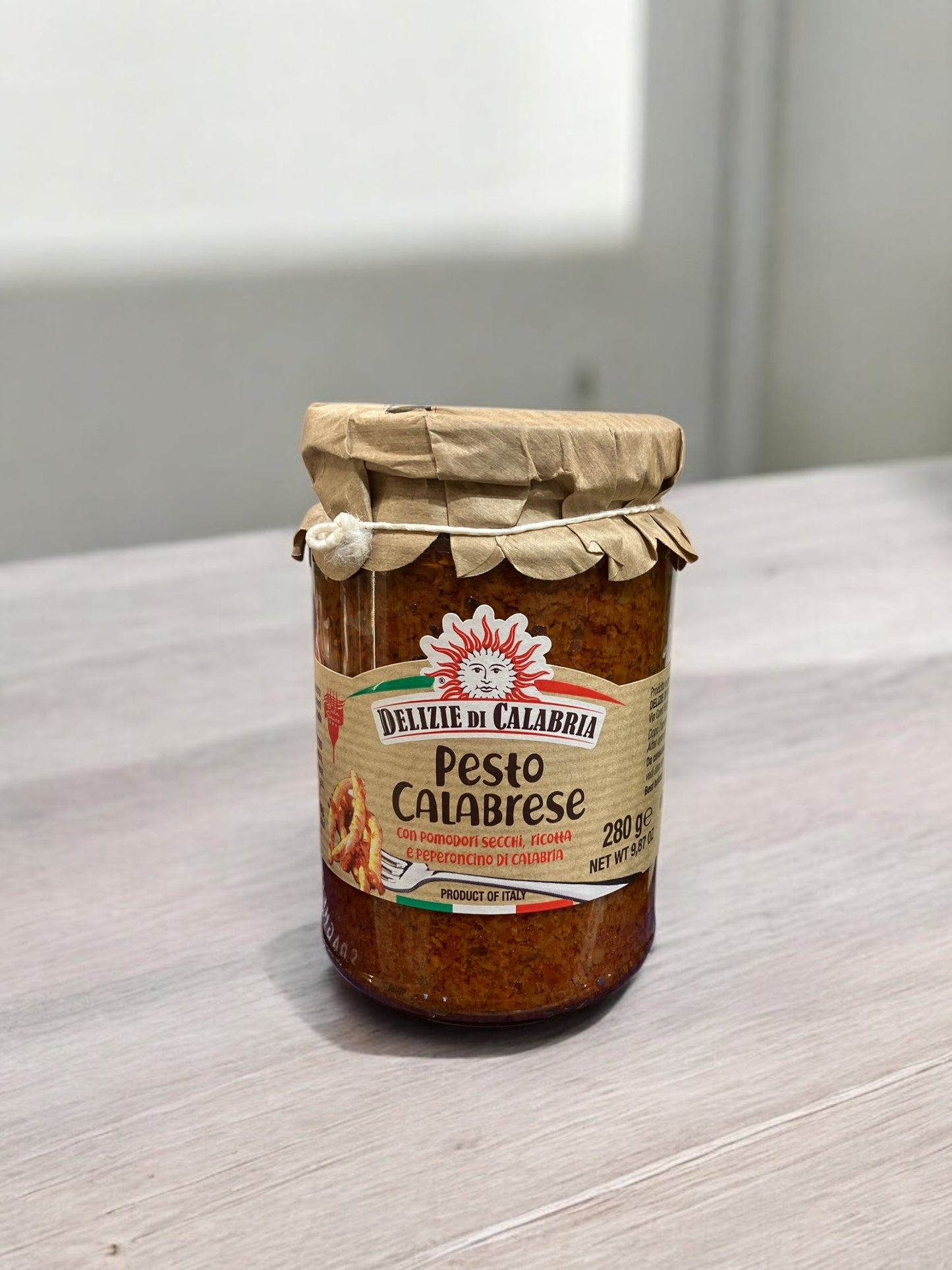 Jar of Atlante Calabrese pasta sauce with dried tomatoes, chili peppers, and Pecorino cheese, 280g.