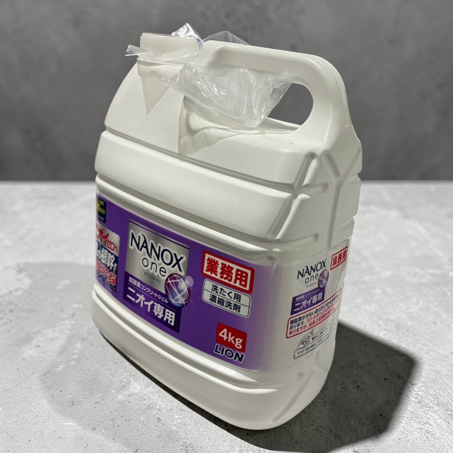 ナノックス ワン  ニオイ専用 液体 洗濯洗剤　4kg  業務用   NANOX one  ライオン LION