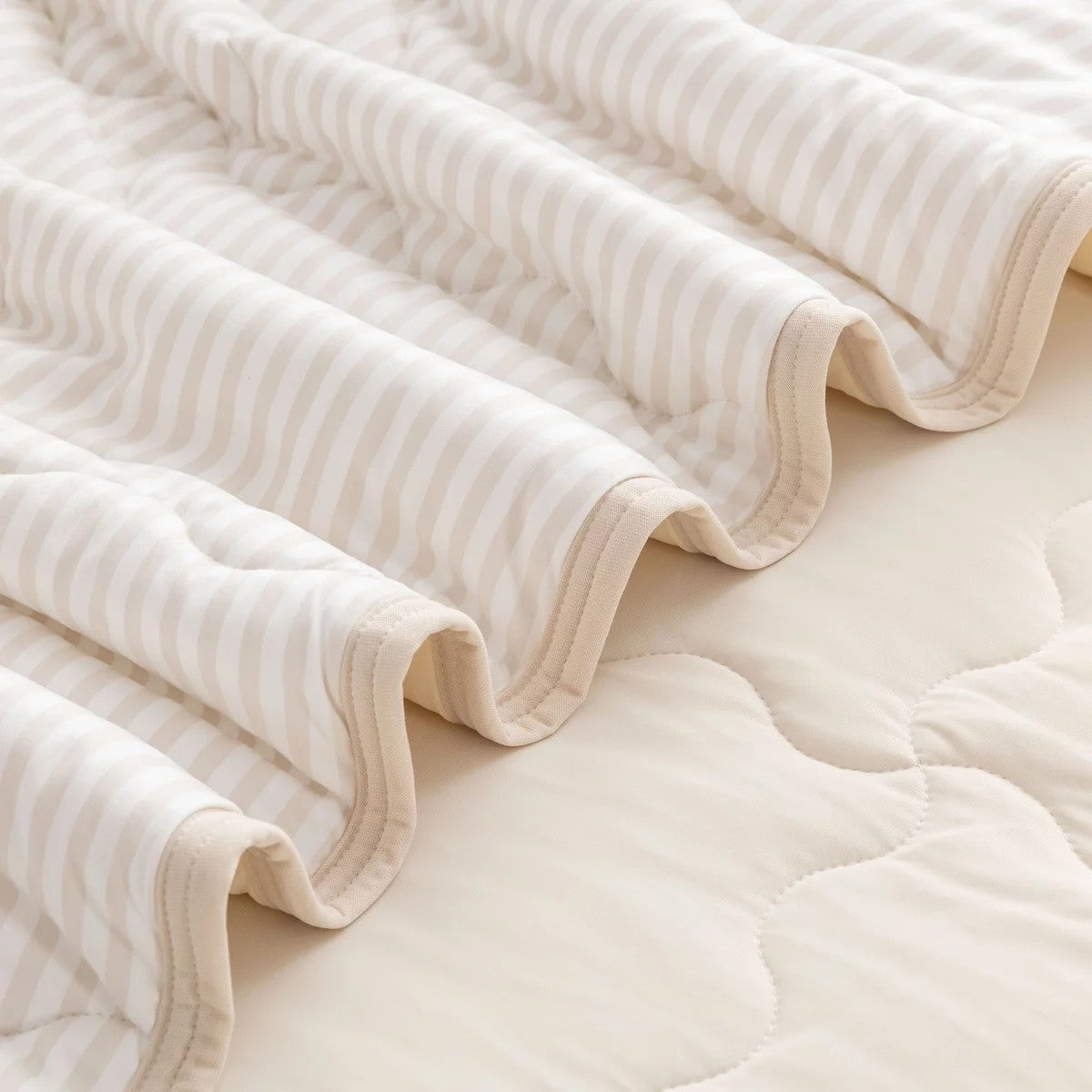 クーリング 大判ひざ掛け 152cm x 177cm  BERKSHIRE BLANKET＆HOME  カラー  ストライプアイボリー
