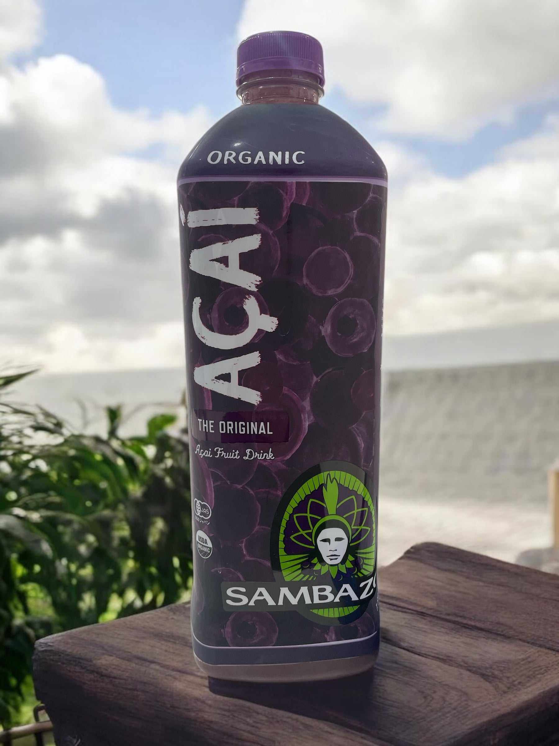 Sambazon Organic Açaí Drink 1.89L bottle rich in polyphenols and vitamins from the USA