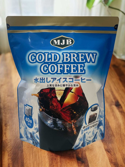 Water-brewed iced coffee pack, 40 bags, 720g, on a wooden table.