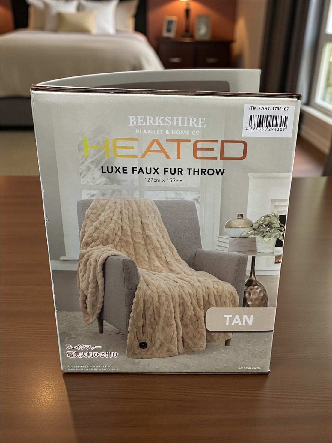タンカラーの電気大判ひざ掛け127cm×152cm、フェイクファー仕様で快適な暖かさを提供