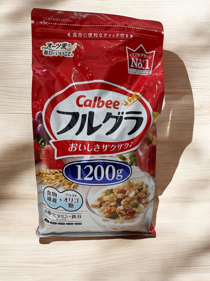 カルビー フルグラ 1.2kg大容量パッケージ, ドライフルーツと穀物入り朝食シリアル.