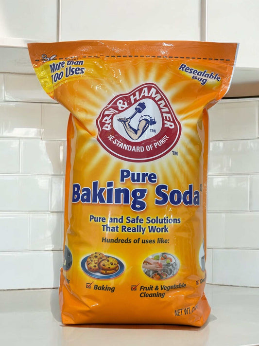 ARM&HAMMER baking soda 6.1kg package, versatile for cleaning, laundry, deodorizing, and safe as food additive.