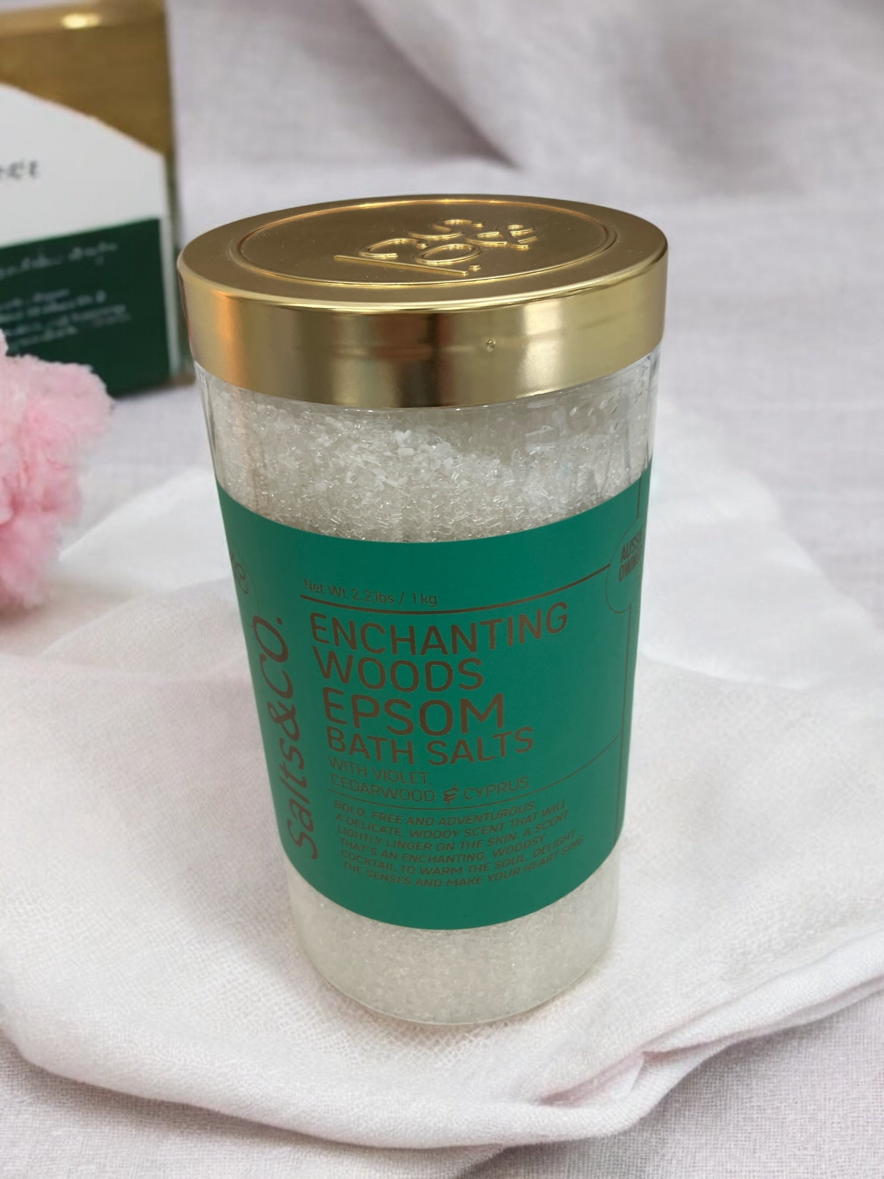 Salts&CO. エプソム バスソルト バイオレット、シダーウッド＆キプロスの香り 1kg jar.