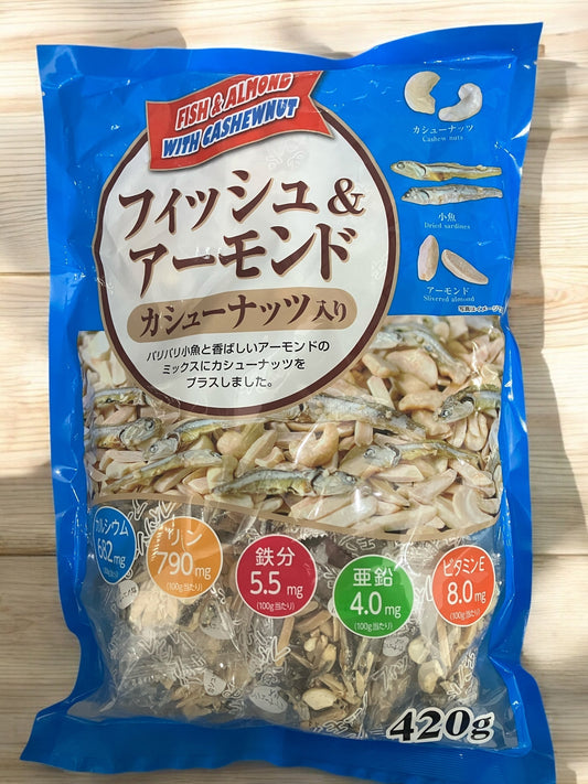 Pack of fish, almonds, and cashew nuts mix, 420g, rich in protein and minerals.