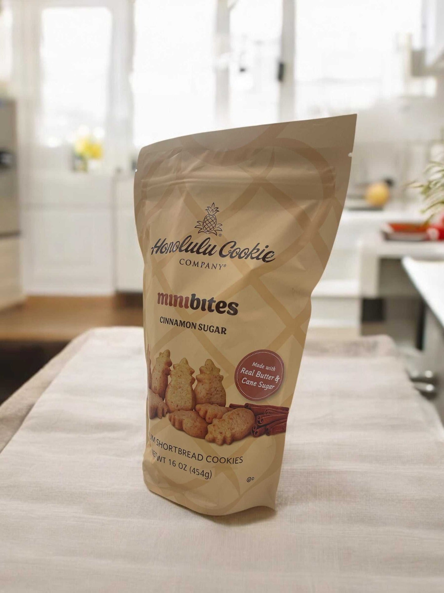 ホノルルクッキーのシナモンシュガー味パイナップル型クッキースタンドパック入り