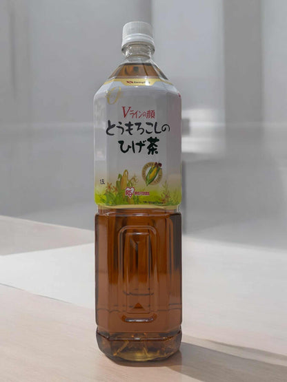 とうもろこしのひげ茶 1.5L bottle with zero caffeine and calories, Korean-made, for beauty and health.