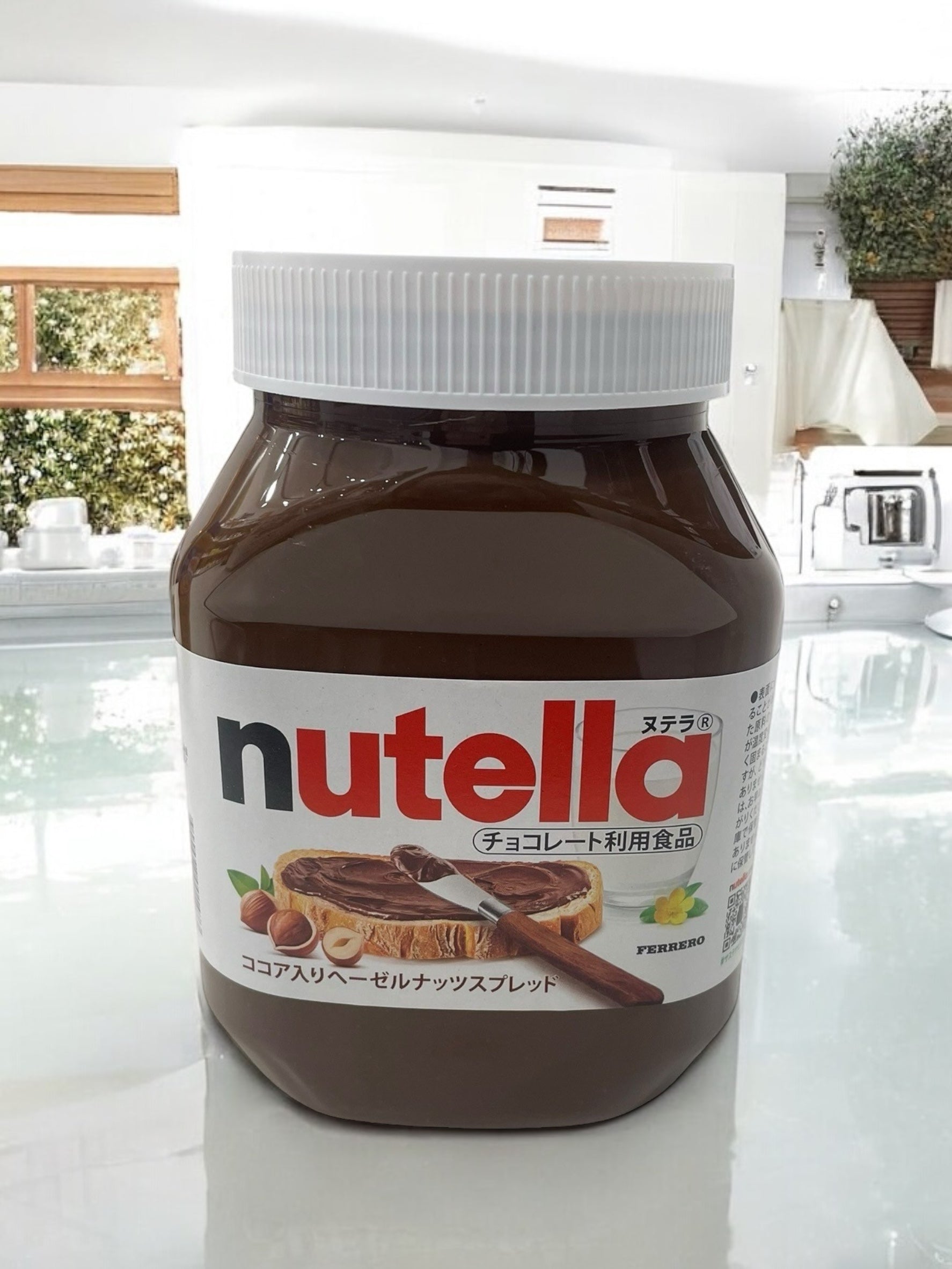 Nutella 1kg hazelnut cocoa spread, Australian, popular worldwide.