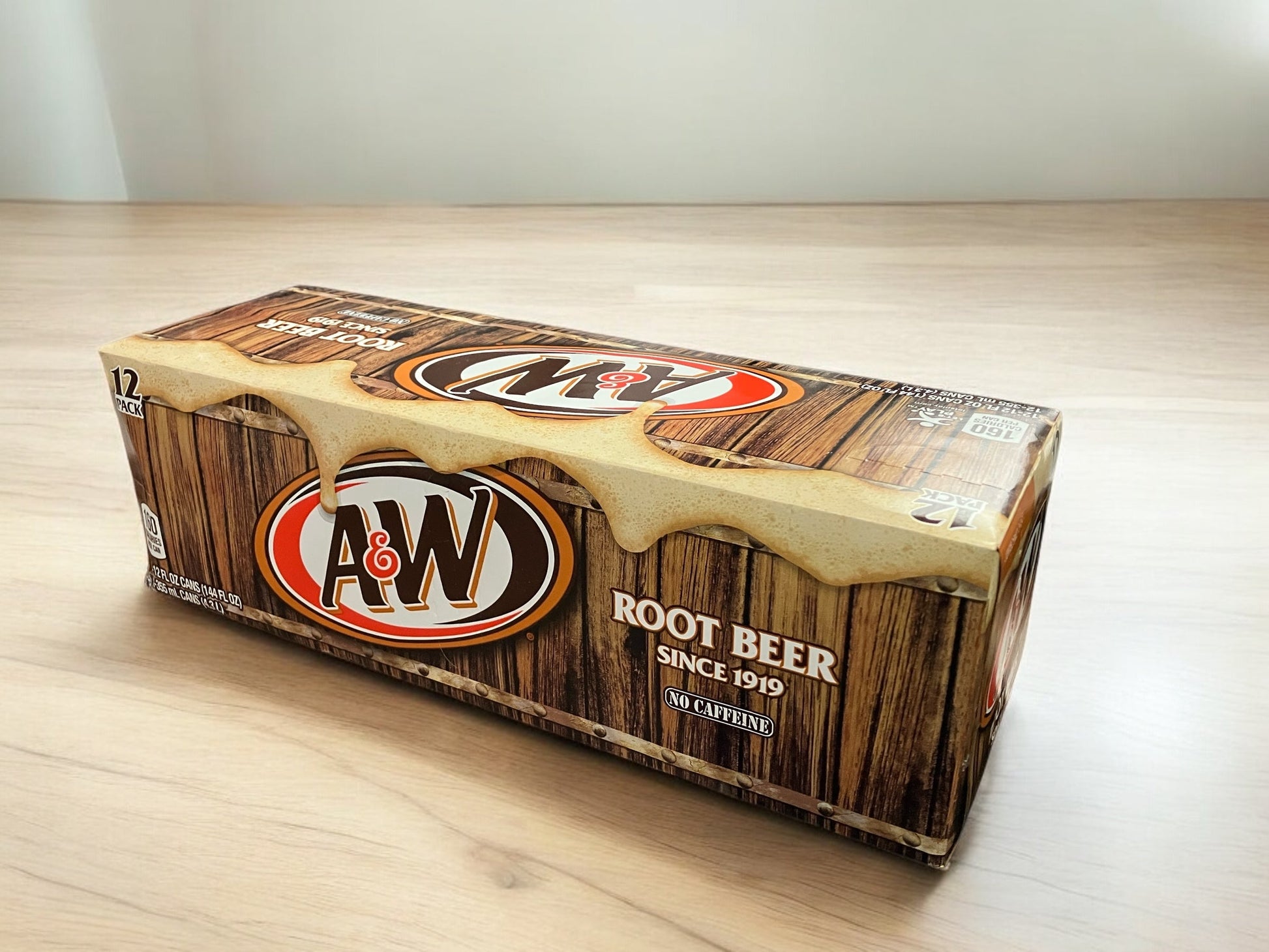 Ａ＆Ｗ ROOT BEER 355ml 12-pack, non-alcoholic, caffeine-free soda with vanilla and spice flavor.