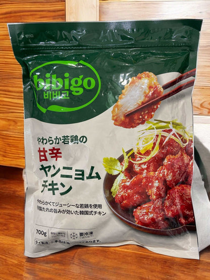 bibigo frozen Korean-style sweet and spicy Yangnyeom chicken 700g packaging with cooked glazed chicken pieces and chopsticks