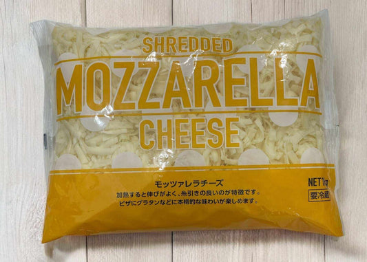 1000g refrigerated shredded mozzarella cheese with creamy and mild salty flavor in yellow packaging