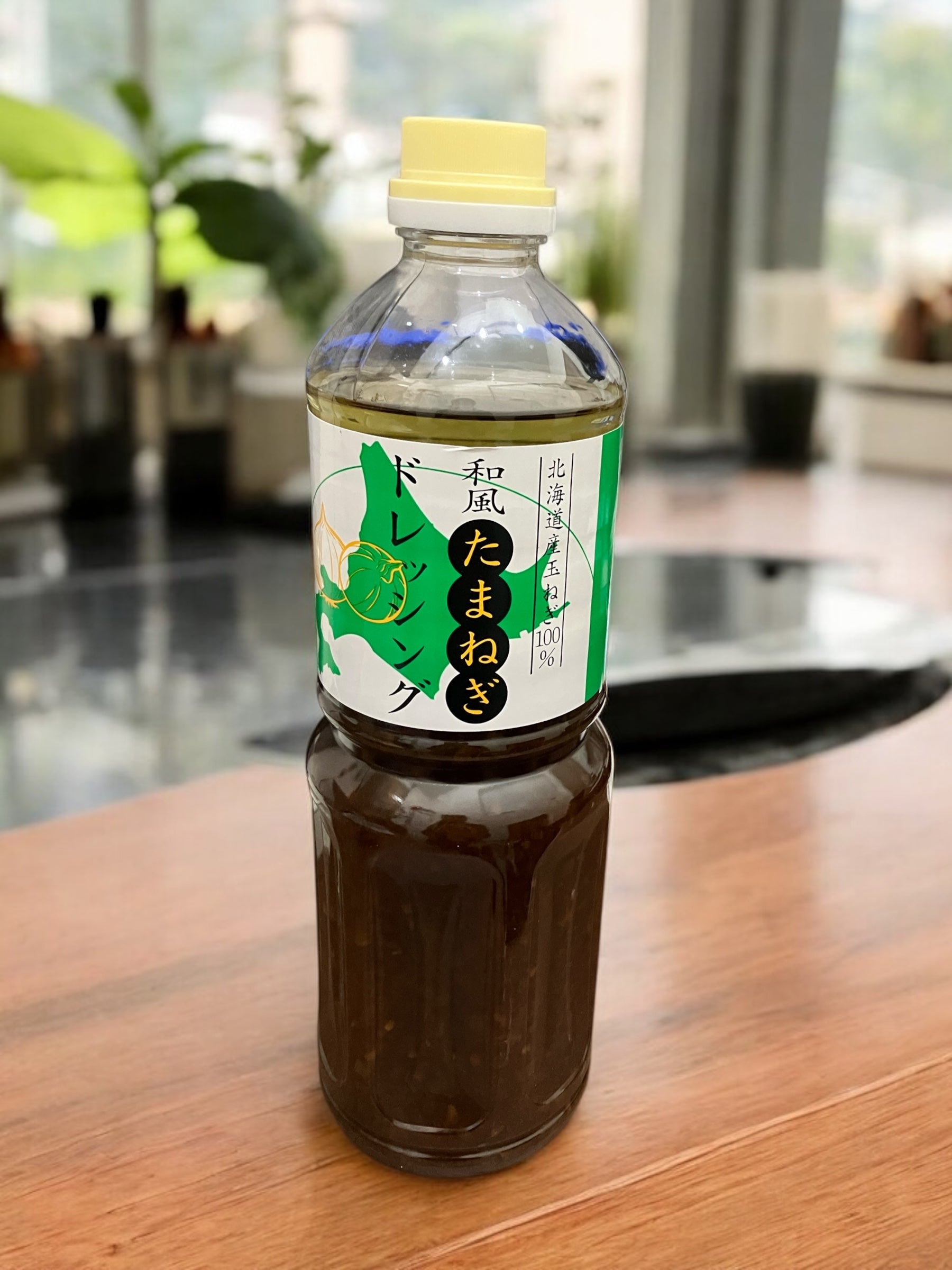 Japanese-style onion dressing by 丸和油脂, 950ml bottle made with Hokkaido onions.