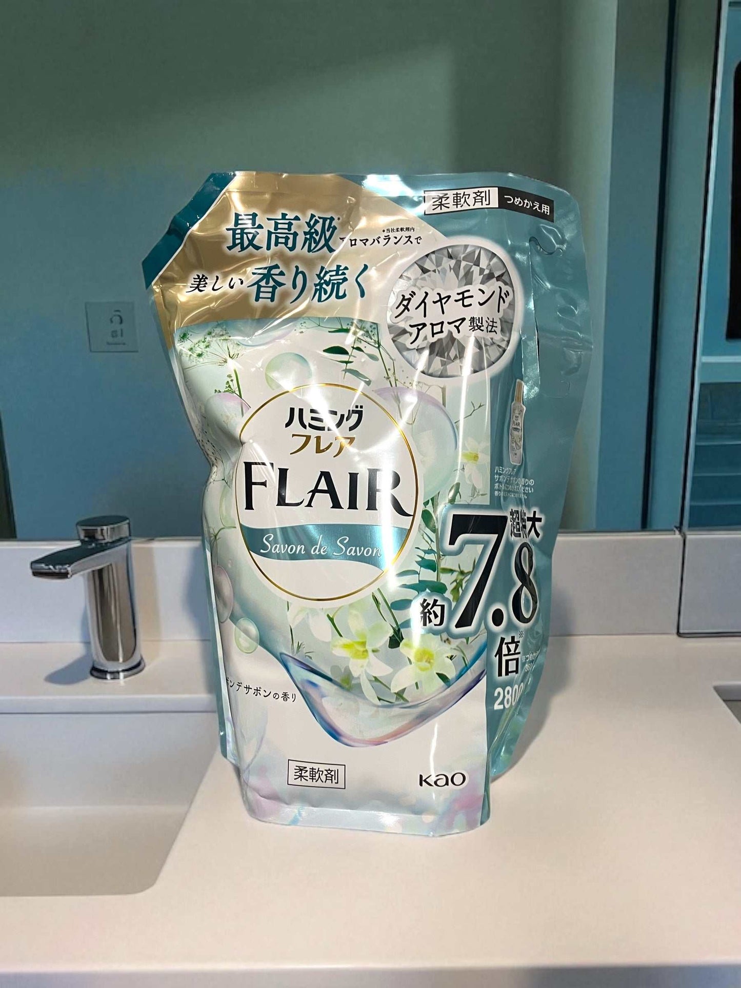 ハミングフレア洗濯用柔軟剤サボンデサボン2800mlのボトル画像